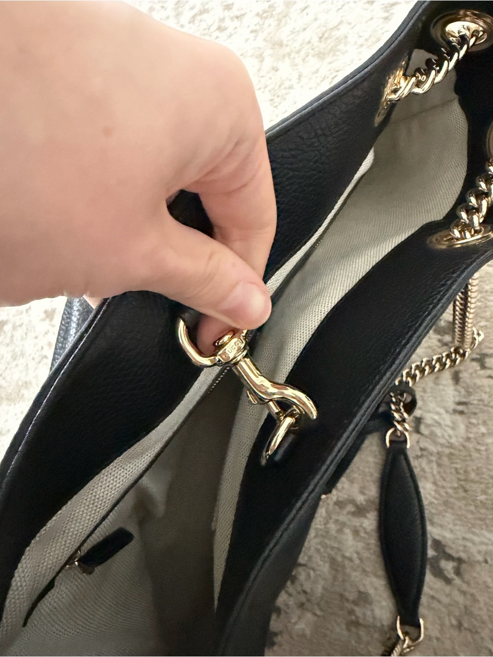 Gucci Pre-Owned 2000-2015 Medium Calfskin Soho Chain tote bag in black - Picture 10 of 10